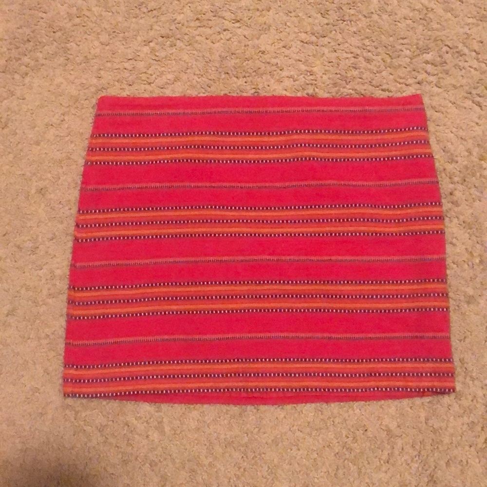 Back zip skirt